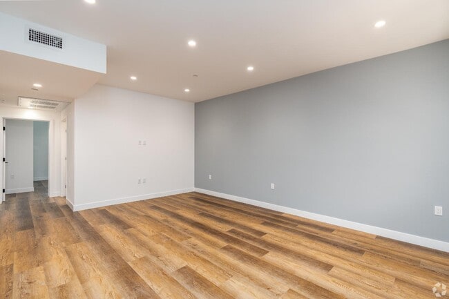 Building Photo - 8940 Reseda Blvd