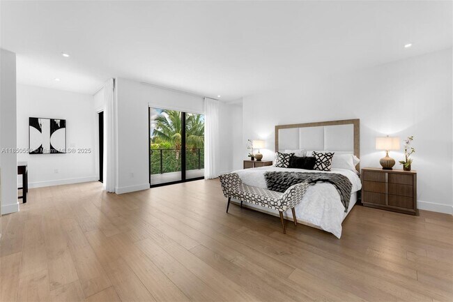 Building Photo - 16703 Botaniko Dr S