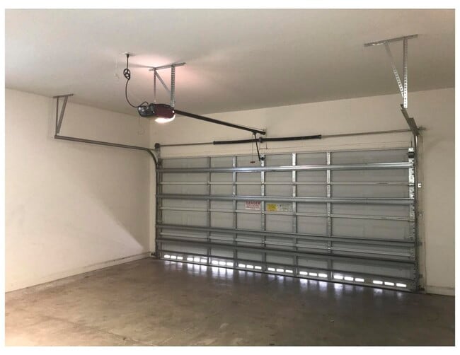 Building Photo - 990 Millbrae Ct