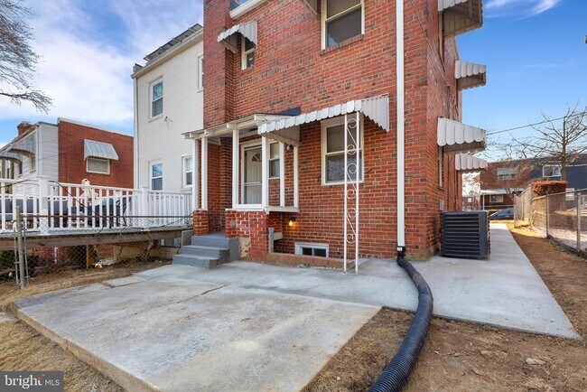 Building Photo - 151 Darrington St SW