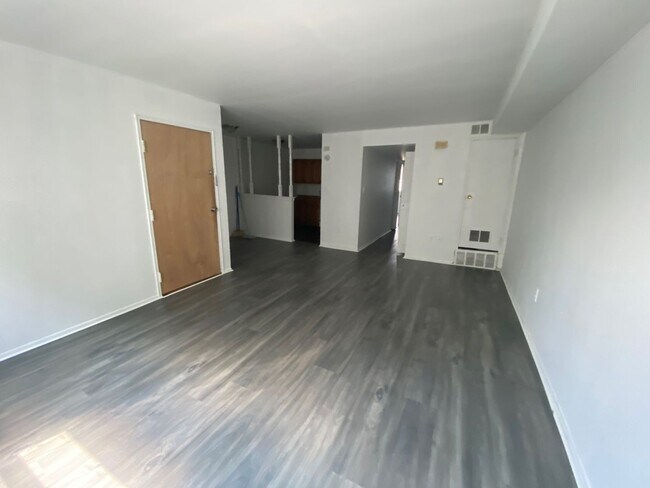 Building Photo - 3025 S 72nd St