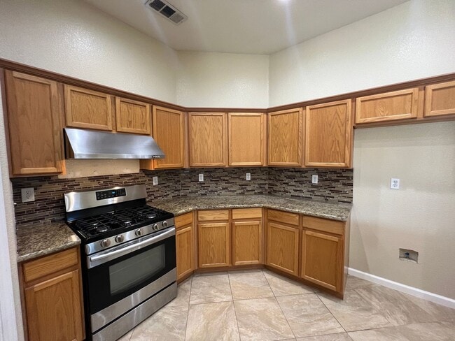 Building Photo - 4-bedroom single story located in Sylvan S...