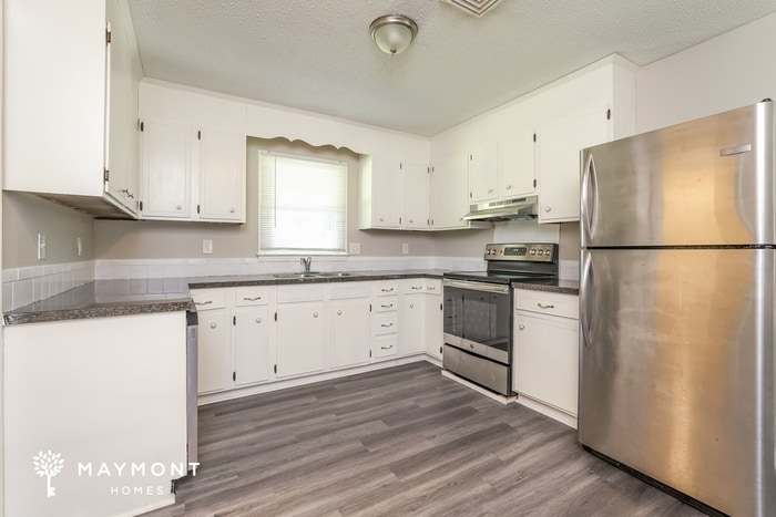 Building Photo - 1670 Village Pl