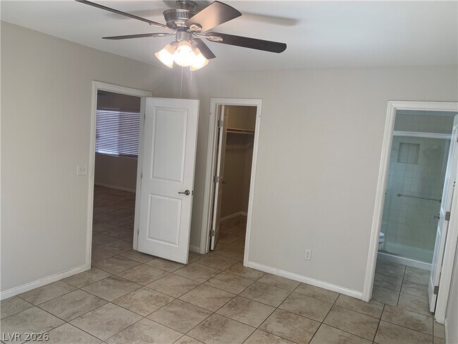 Building Photo - 548 Zuber Ave