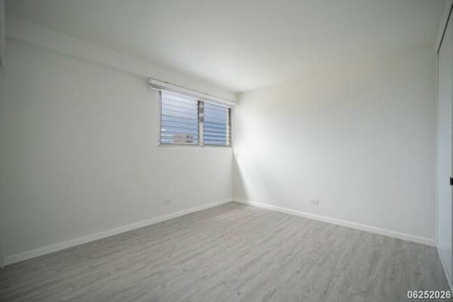 Building Photo - Fully Remodeled 1BR/1BA/1PKG Unit in Waialae Gardens (Kahala)