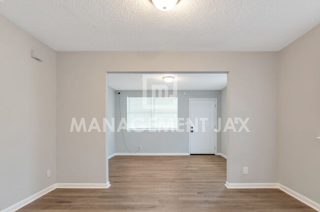 Building Photo - 1417 W 23rd St