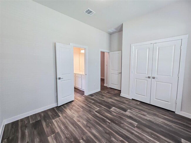 Building Photo - 3068 Sunmoon Ln
