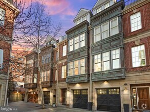 Building Photo - 208 Gaskill St