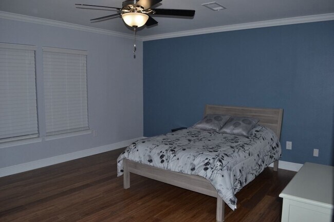 Building Photo - 43 Hickory Oak Dr