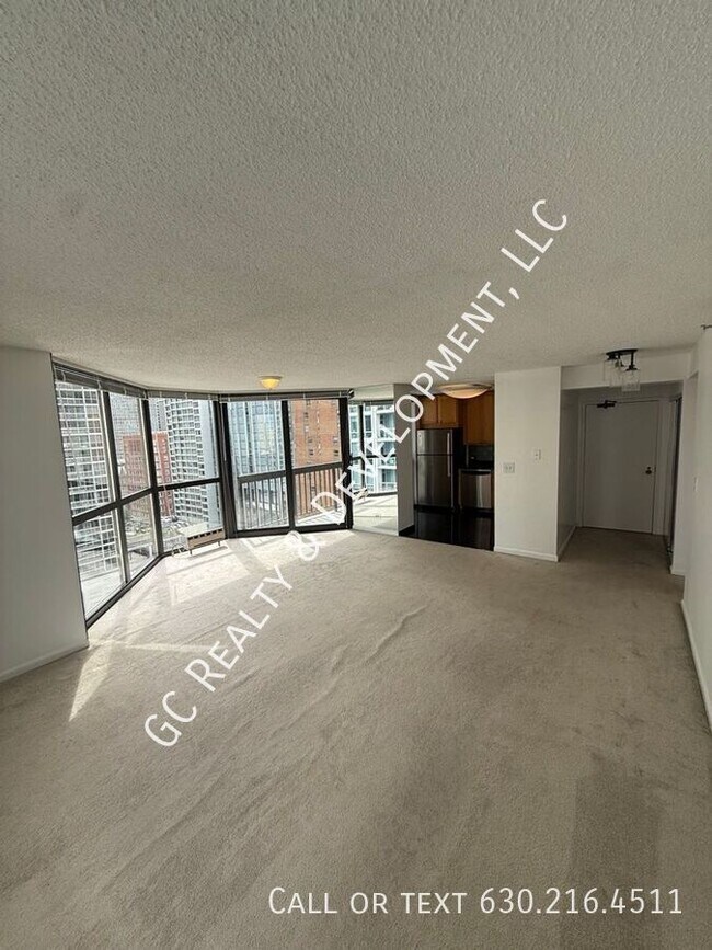 Building Photo - 33 W Delaware Pl