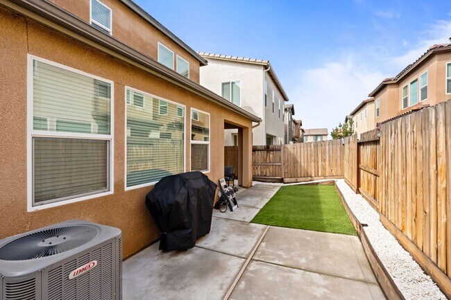 Building Photo - $2,195 Madera, Riverstone Community, HWY 4...