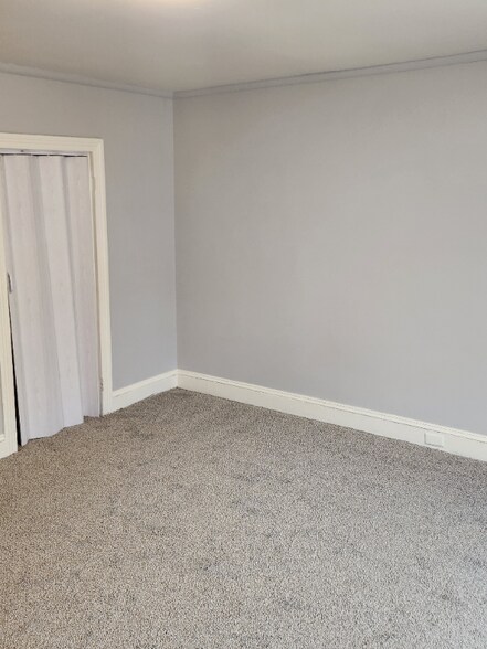 Building Photo - 958 E Princess St