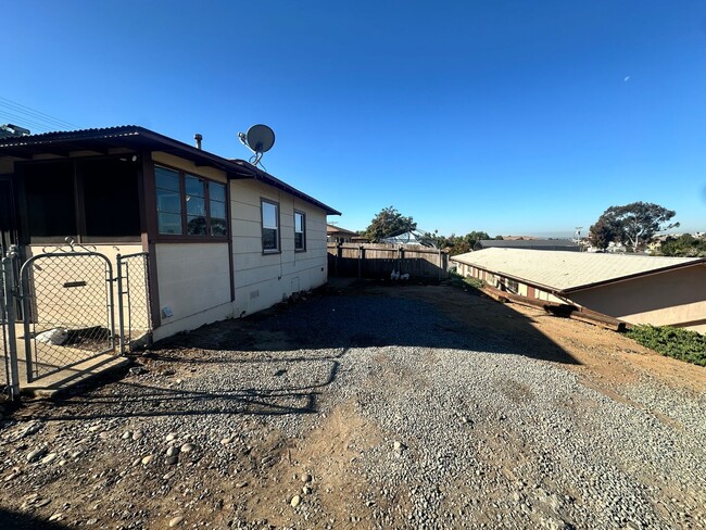 Building Photo - Charming 3-Bedroom Home with Fenced Yard i...