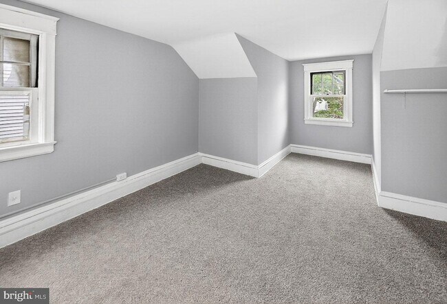Building Photo - 53 Sanhican Dr