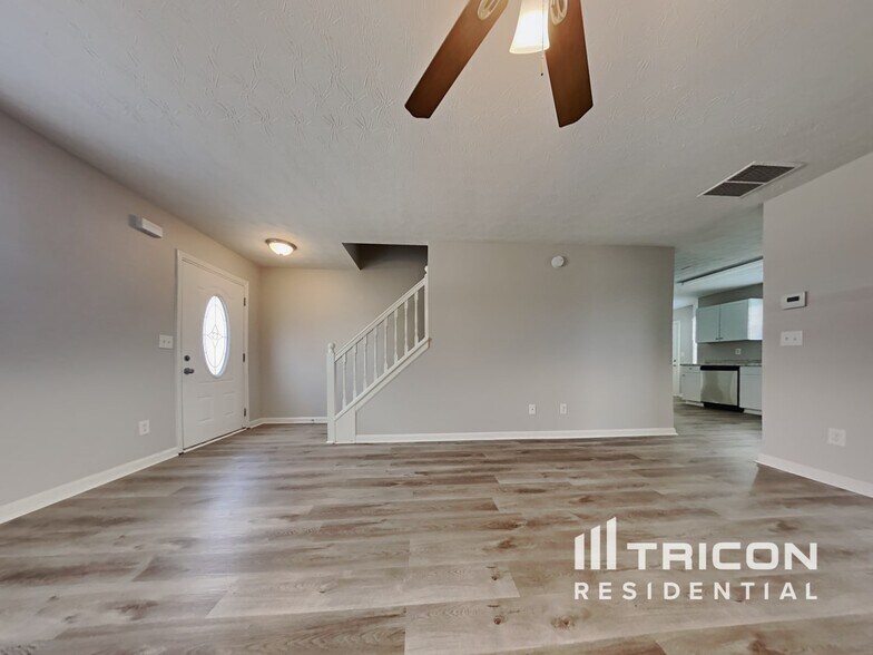 Building Photo - 40 Adelaide Dr
