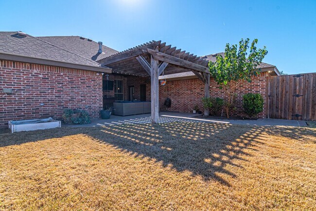 Building Photo - 5914 Llano Ct
