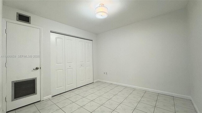 Building Photo - 130 S Shore Dr