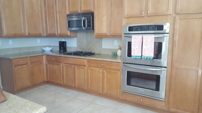 Building Photo - Villa de Gallego - Furnished Rental