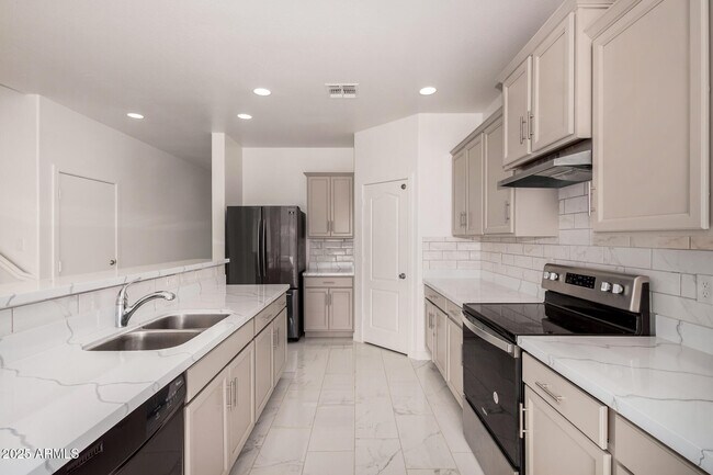 Building Photo - 24409 W Sheraton Ln