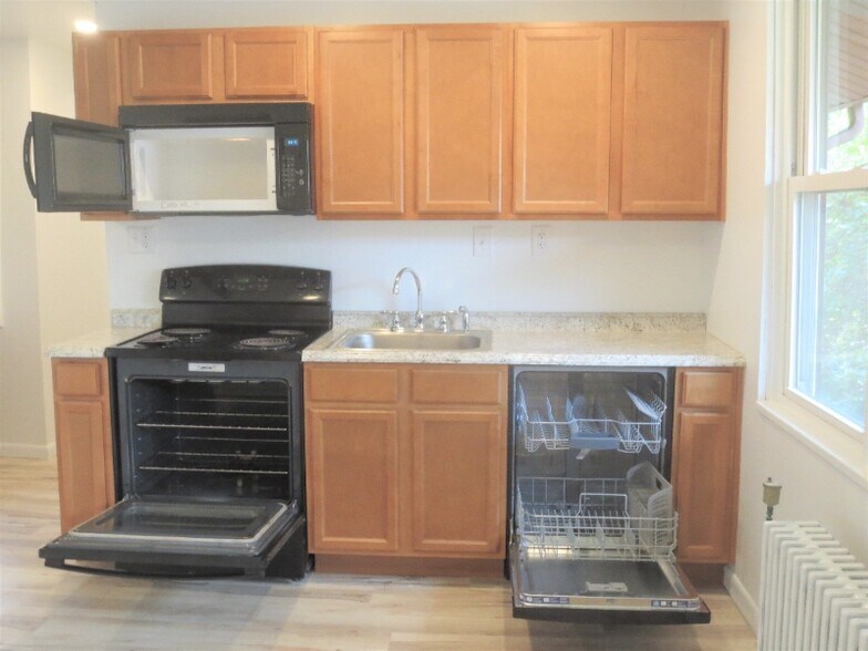 Building Photo - 2421 Beechwood Blvd