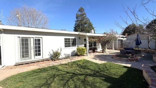 Building Photo - Concord, Nicely remolded 3 bedroom, 3 bathroom home w/ 2 car garage and Tesla solar system