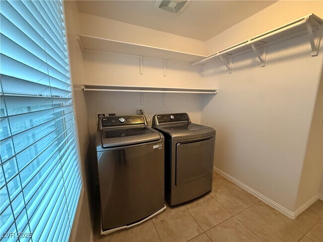 Building Photo - 123 Volans Ave