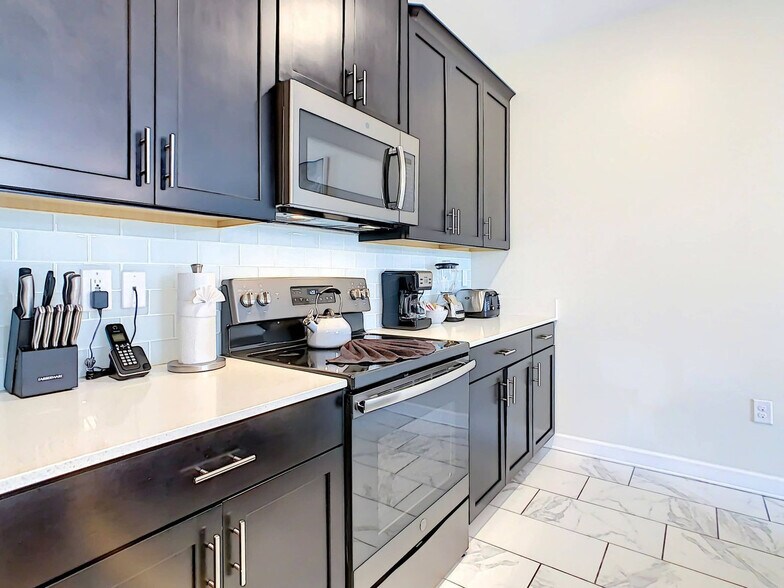 Building Photo - 580 Pebble Beach Dr