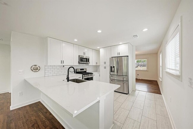 Building Photo - 1703 Hillcrest Ln