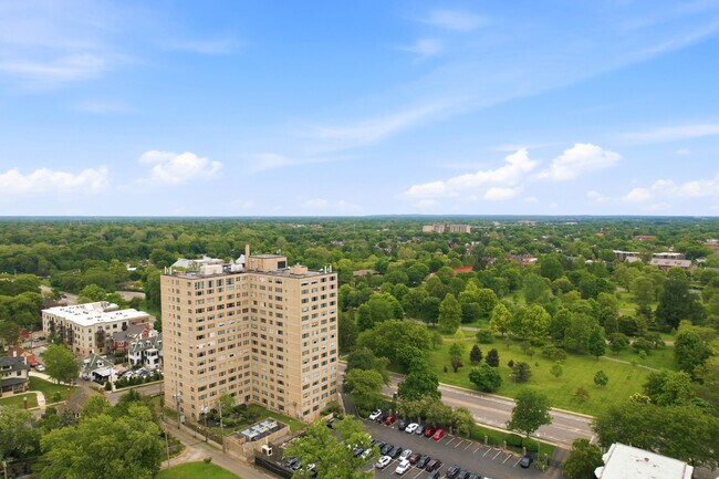 Building Photo - 1620 E Broad St