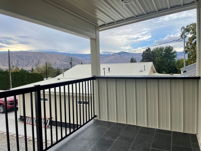 Building Photo - Now renting Brand new 1 bedroom 1.5 bathroom Executive Townhome