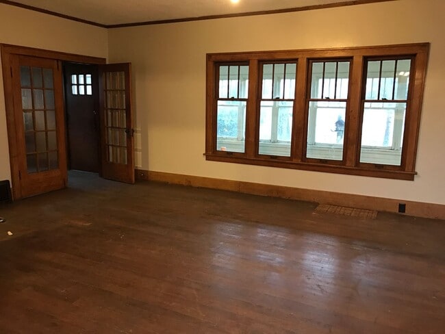 Building Photo - Spacious 4 Bedroom Home - Northside of Hol...