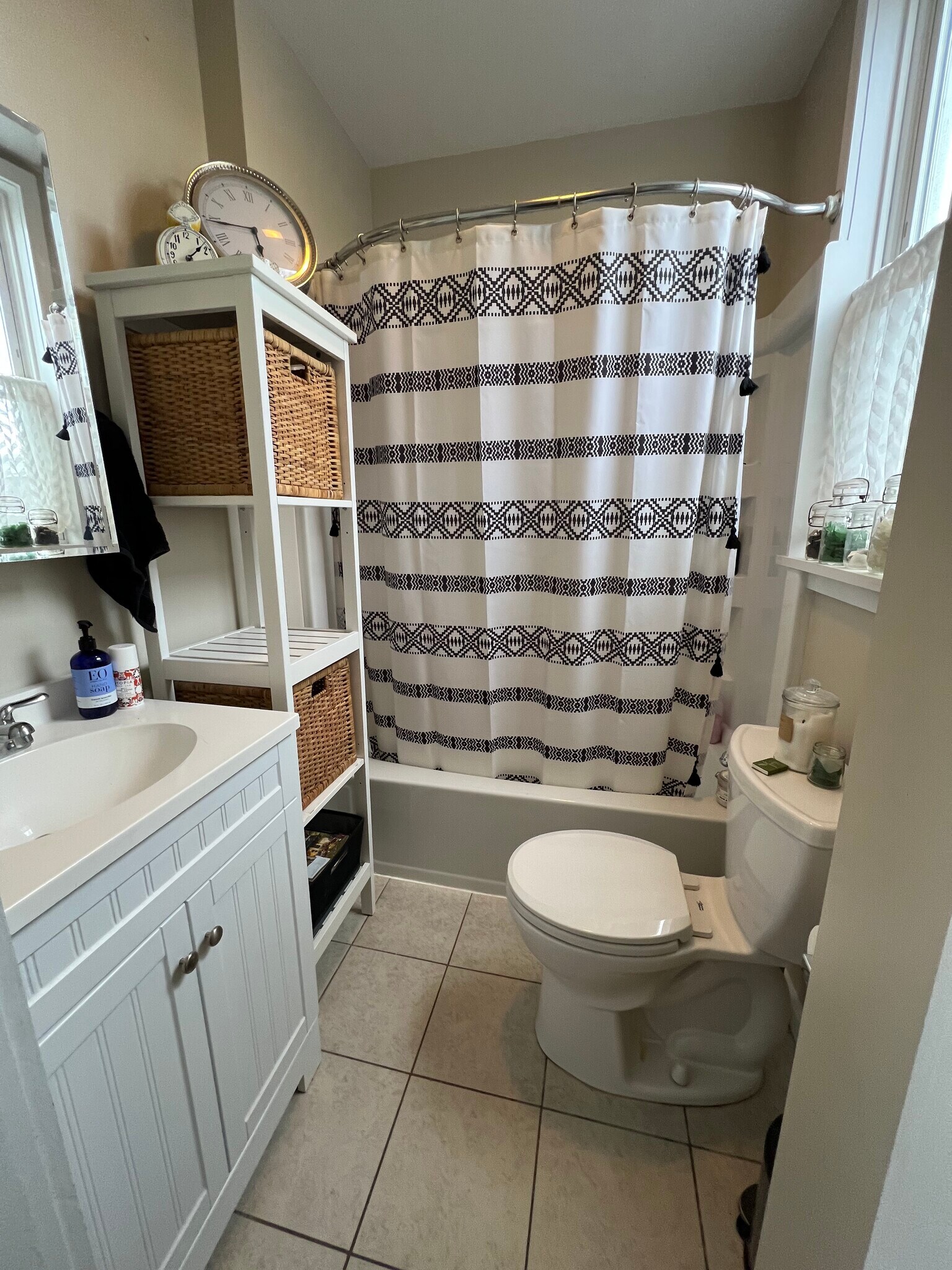 Building Photo - 10 S Eckar St