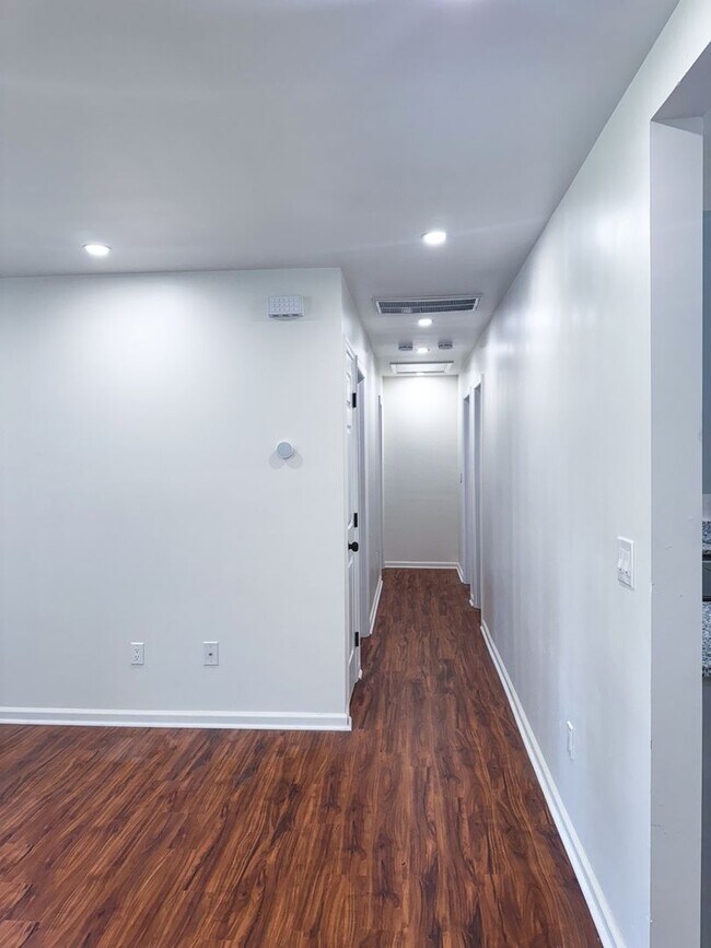 Building Photo - Newly Renovated 3BR/2BA Home in Charlotte ...