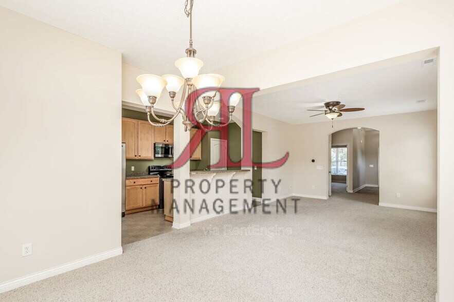 Building Photo - 6167 Upper Albany Xing Dr