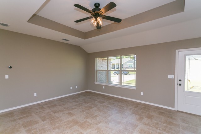 Building Photo - MOVE IN READY $200 OFF 1st month's rent -S...