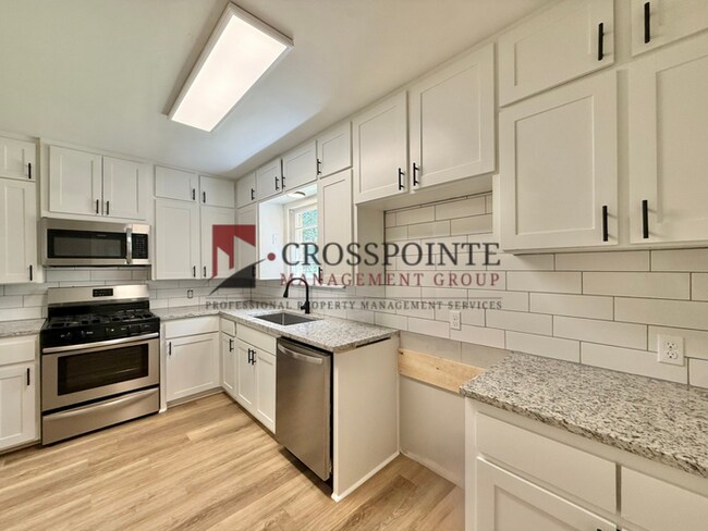 Building Photo - Charming 2 Bedroom, 1 Bathroom Home with a Bonus Room!