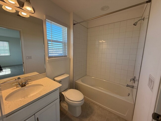 Building Photo - 5/4 Spacious Lake County Home