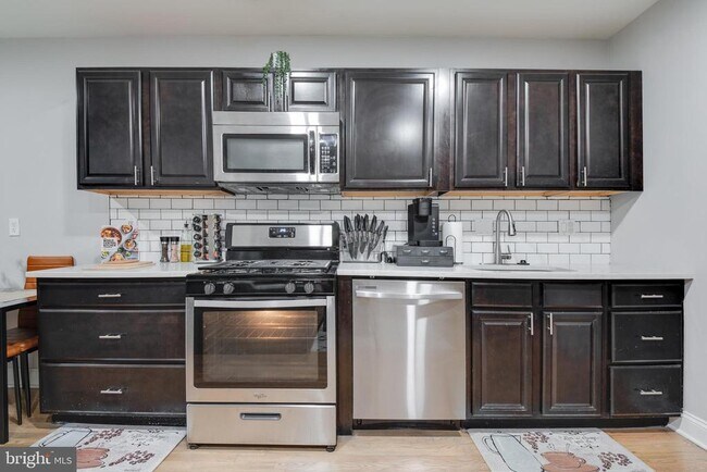 Building Photo - 1255 Raum St NE