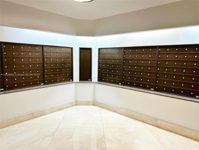 Building Photo - 17555 Collins Ave