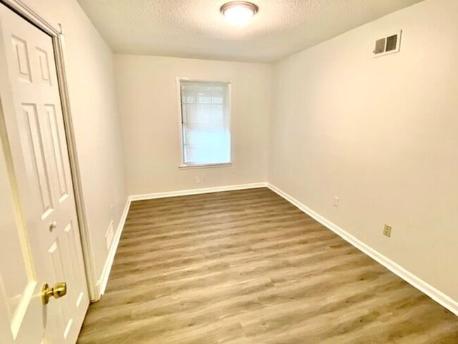 Building Photo - Renovated Bartlett Home- Highly Rated Bart...