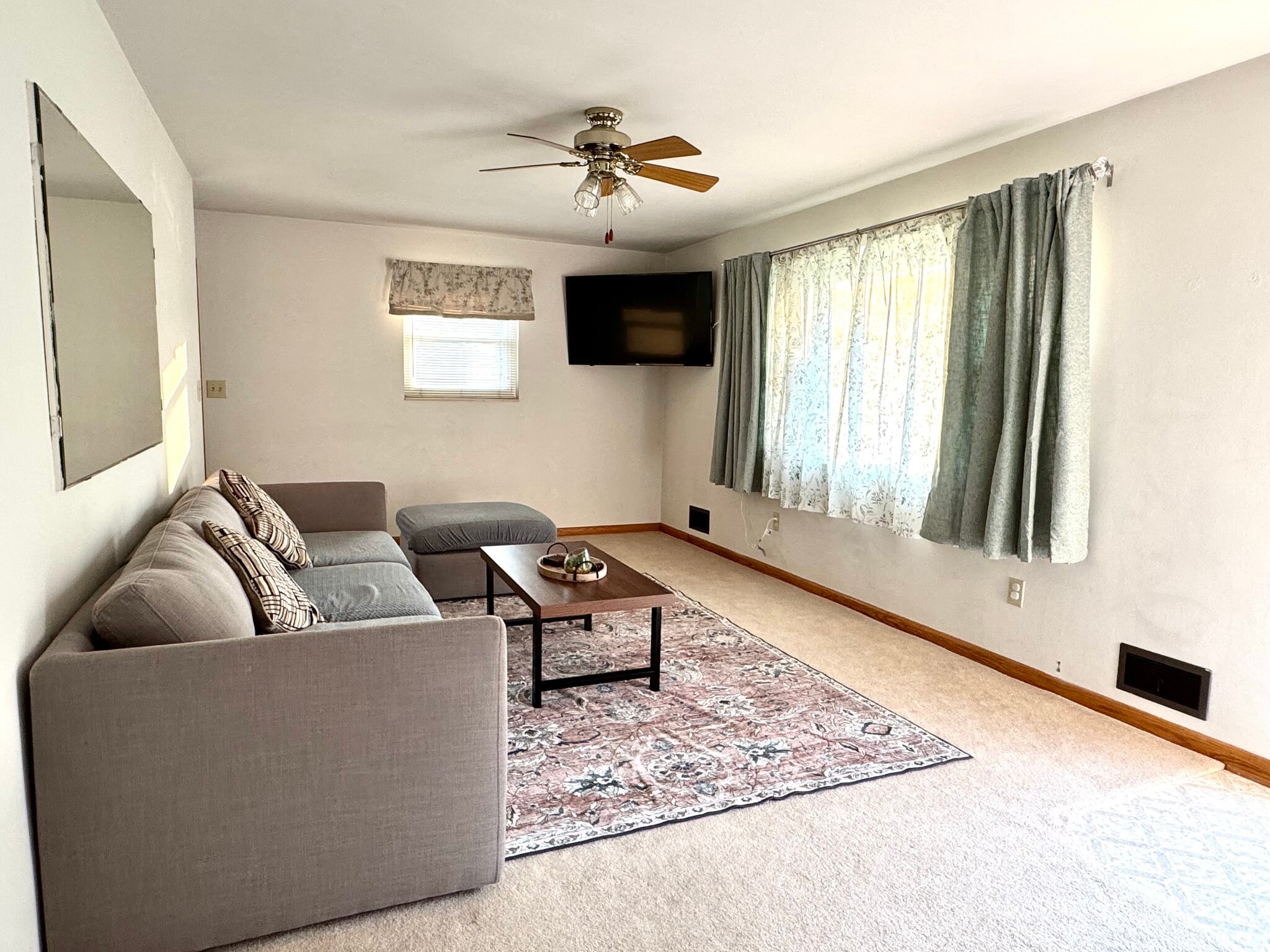 Living room - 33 Millbrook Rd