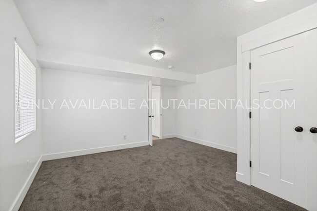 Building Photo - 1076 Bear Hollow Ln