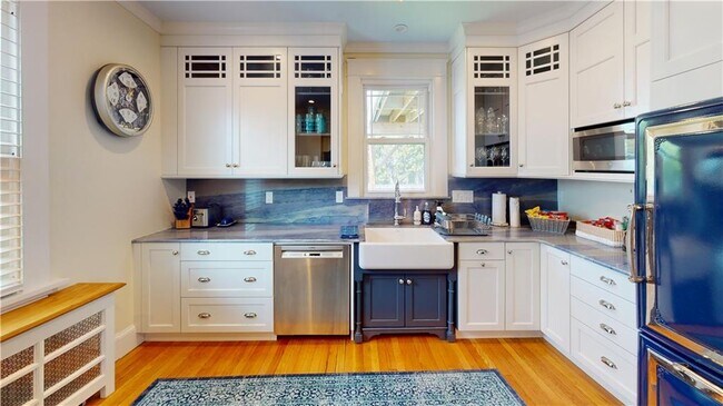 Building Photo - 28 W Narragansett Ave