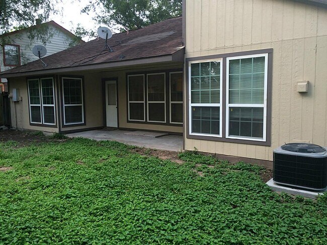 Building Photo - 16826 Rippling Mill Dr