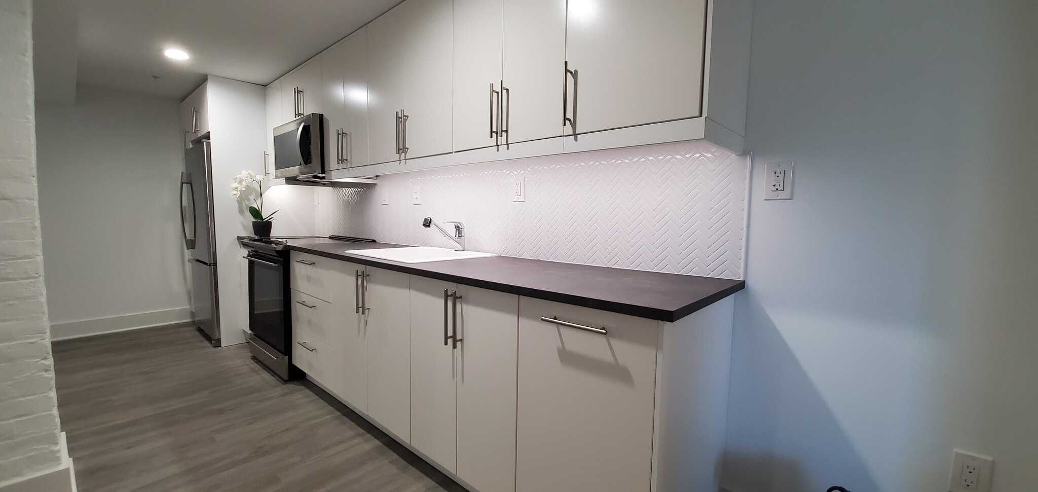 Kitchen - 706 Otis Pl NW