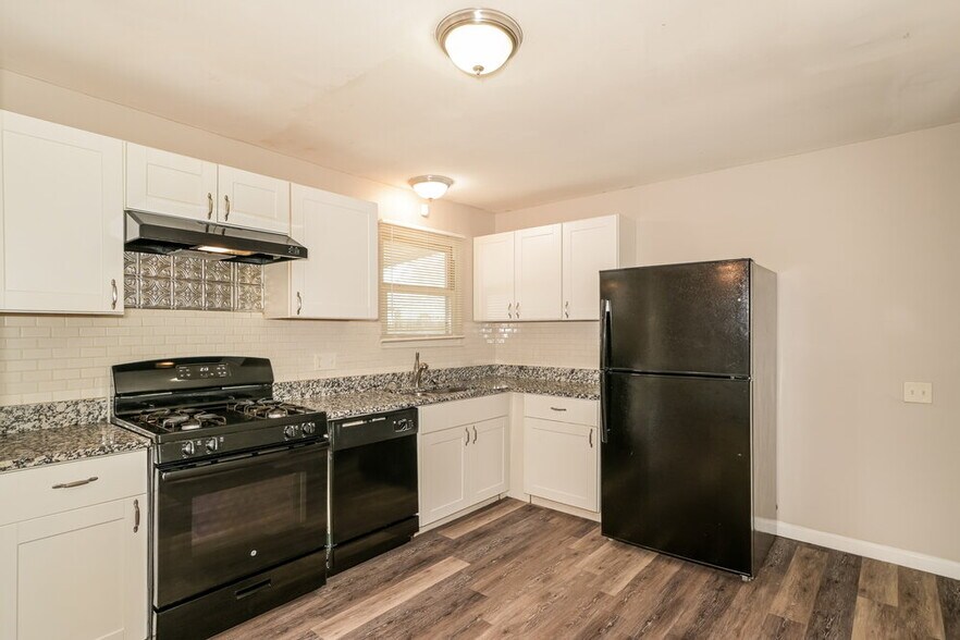 Building Photo - 2014 Mantilla Ln