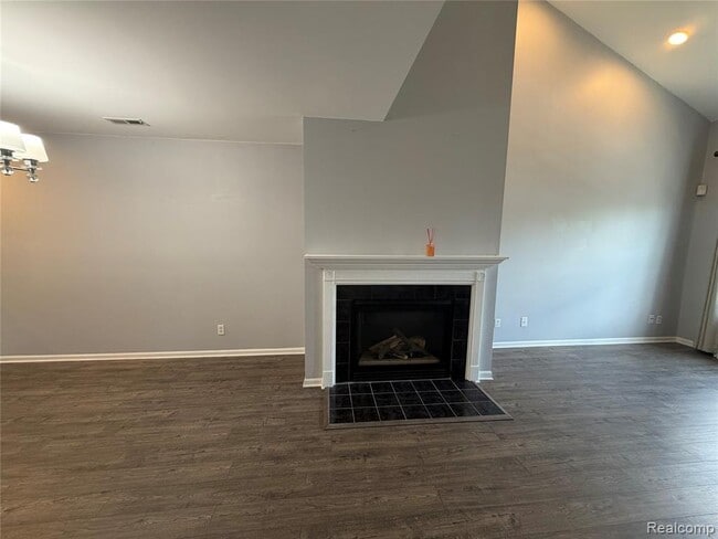 Building Photo - 29415 Glen Oaks Blvd E
