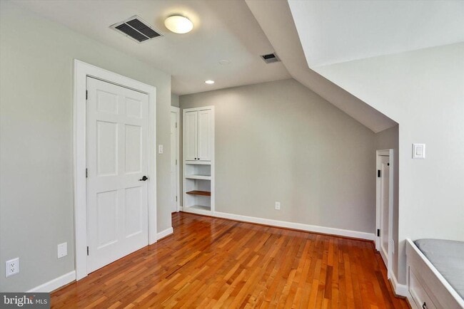 Building Photo - 722 Genessee St