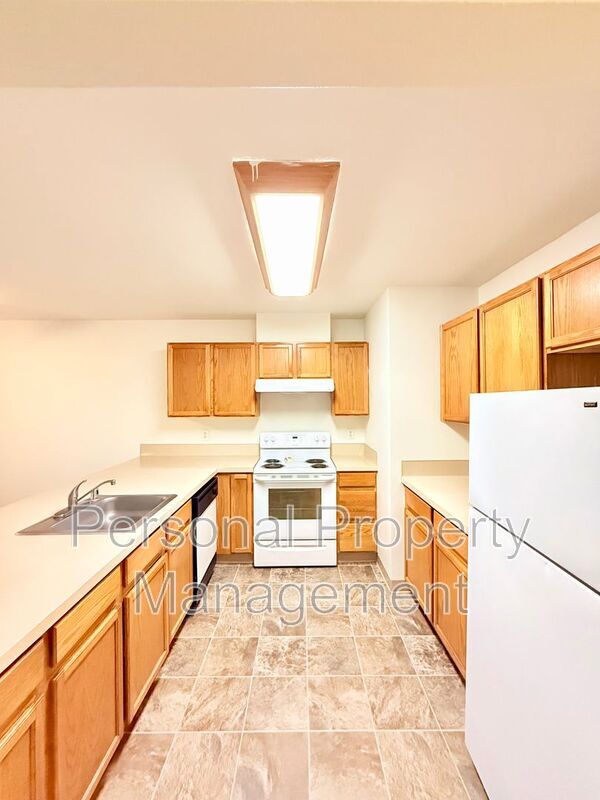 Building Photo - 3412 NE 66th Ave