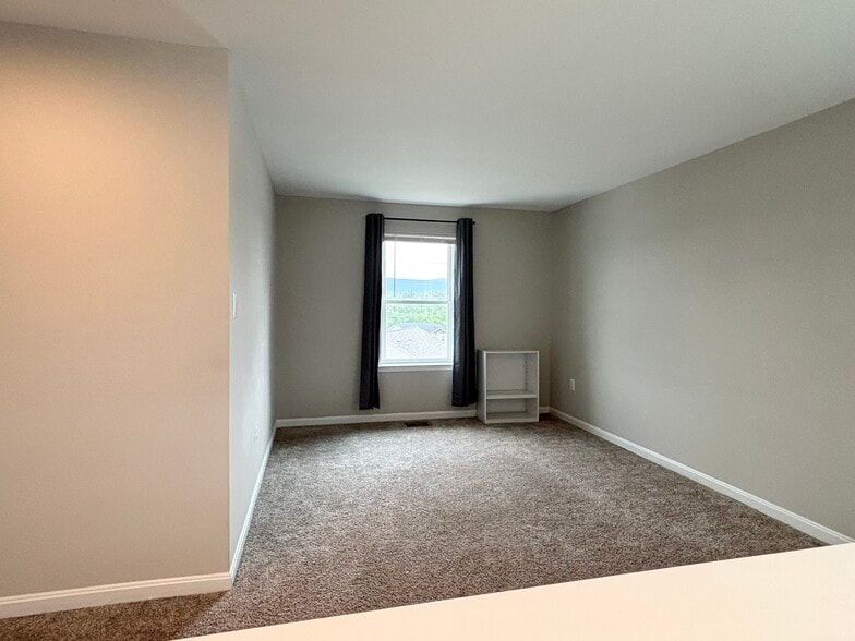 Building Photo - 324 Cedar Spring Dr